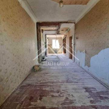Продаж 2-кімнатної квартири в "сталінці"