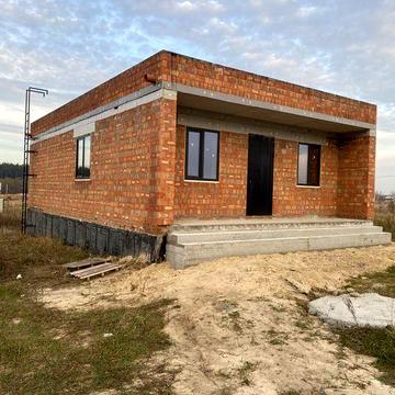 Будинок поряд з лісом!
