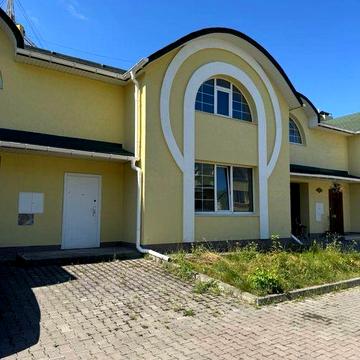 Продаж котеджу на Озерні