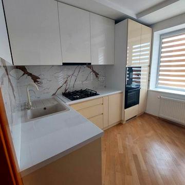 Продається від власкика 2к квартира у ценрі міста