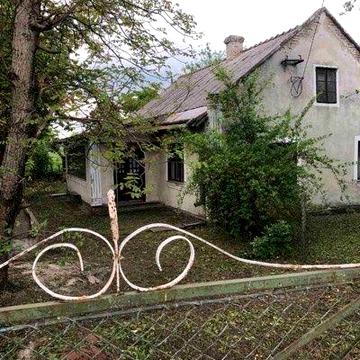 Продається цегляний житловий будинок в с. Дроздовичі