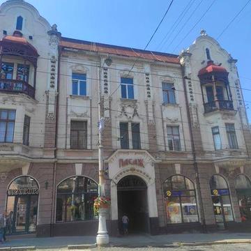 2-к в самому центрі, Пасаж.