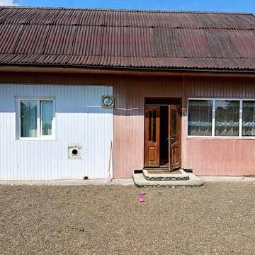 Деревяна хата під розбір