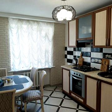 Продам 3 ком.кв. 60 м.кв. 5/5  в Центре ул.Студенческая (Московская)