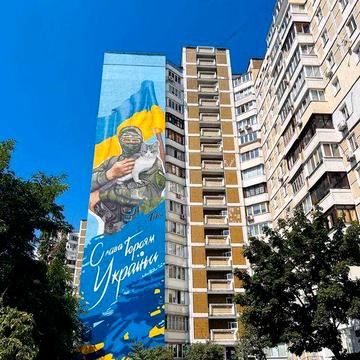 Ахматової 4, з меблями і технікою. Господар