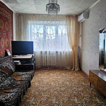 Продается двухкомнатная квартира в районе 95 квартала, ул. Светлова