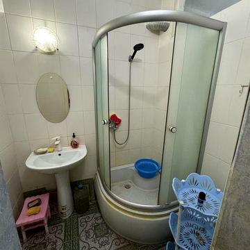 Продам 2-кімнатну квартиру в центрі + 2 складських приміщення