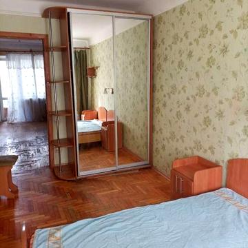 Продам двокімнатну квартиру
на другому поверсі