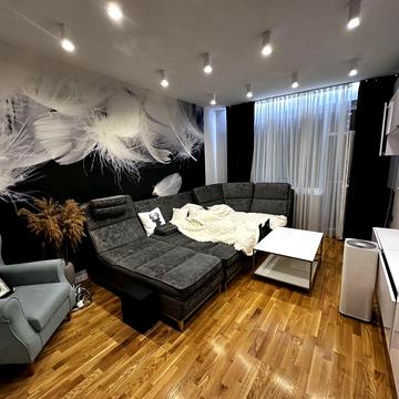 Продам шикарную 3х.кв.S-84м2. 4/5 сталинка ,в самом центре Харькова