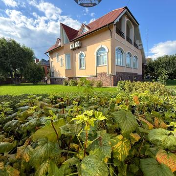 Яблунева, 33