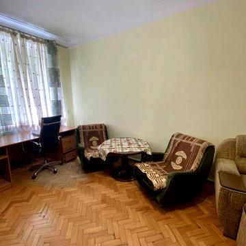 Чеська вул., 9