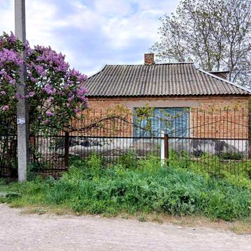 Продам кирпичний будинок під ремонт, смт Новопілля (вул.Молодіжна, 13)