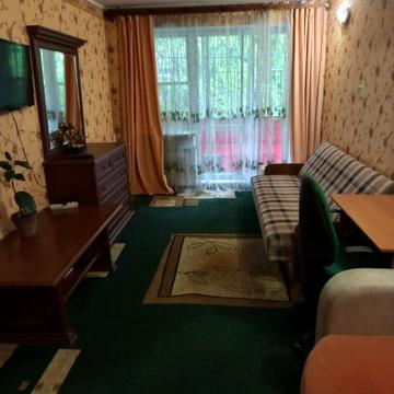 Довженка вул., 5