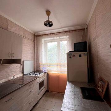 Довженка 16. 1км квартира. 2поверх. Терміново