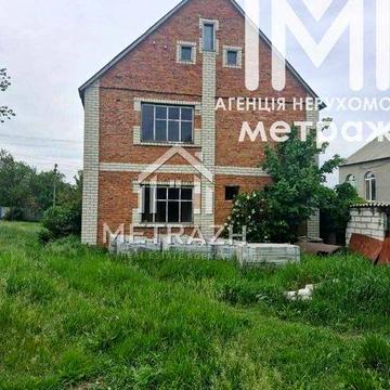 Продам 2-поверховий будинок в м.Валки, ділянка 10 соток .5275