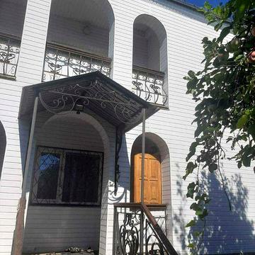 Продається капітальний будинок в 5 хвилинах від міста