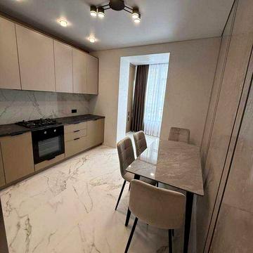 Ексклюзивна 2-кімнатна квартира з дизайнерським ремонтом