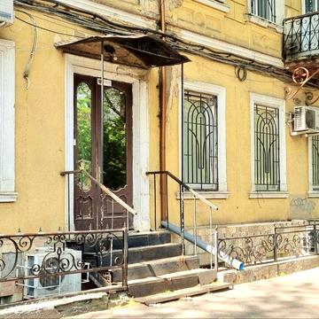 Кіри Муратової вул., 28