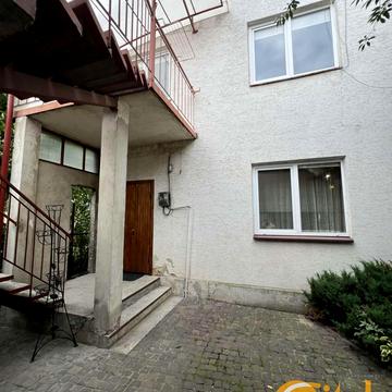 Санітарна вул., 12