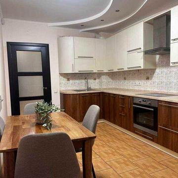 Оренда 2 кімнатної квартира 71 м.кв.,Статус Град Осокорки,Завальна 10Б