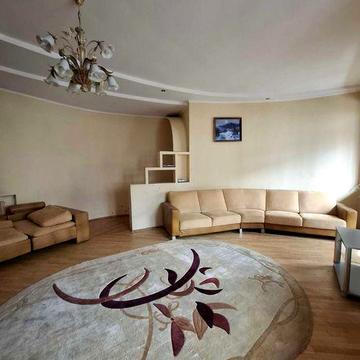 Продам ексклюзивну 4кімнатну квартиру в центрі з сауною і каміном 163м