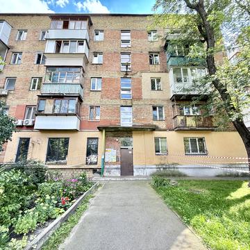 Сулеймана Стальського вул., 4