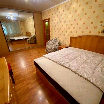 Сдам 1к квартиру 56м есть кабинет и столовая. Глушко. Небесной Сотни