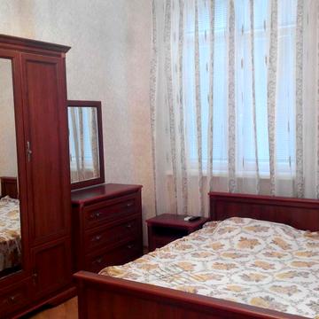 Гната Хоткевича вул. (Червоногвардійська), 10