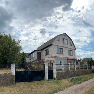 Продам двоповерховий будинок, смт Олександрівка Кіровоградська облась