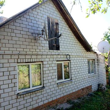 Будинок із земельною ділянкою