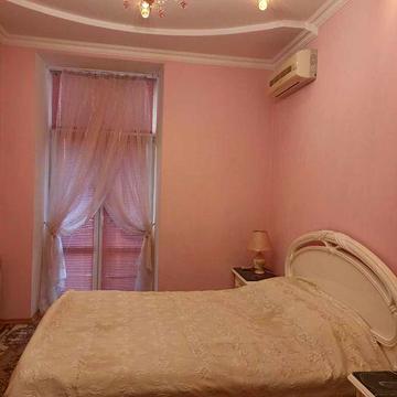 Пр0дається 3кім.кв Антоновича 14б,центр Києва, метро 5хв.