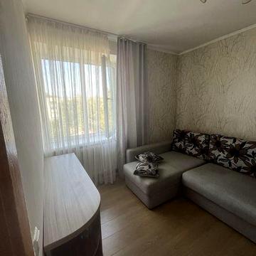 Продам 4-х кімнатну квартив , 80м2 в цегляному будинку по пр-т Миру