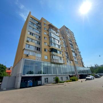 Космонавтів вул., 128д