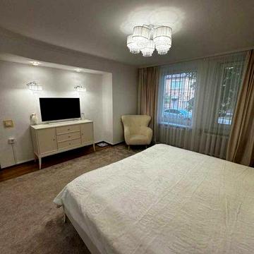 РОЗКІШНА 4-кімнатна квартира у центрі Полтави   КОД 19240