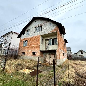 Продаж незавершеного будинку + земельна ділянка, у м. Борислав!