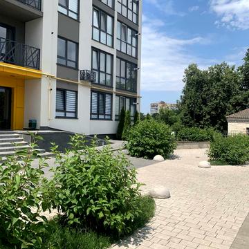 Героїв Крут вул. (Комунарів), 4/1