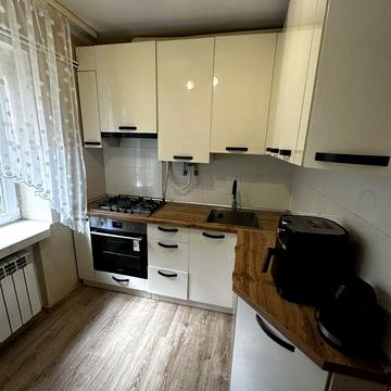 Продаж 3-кімнатної квартири в цегляному будинку