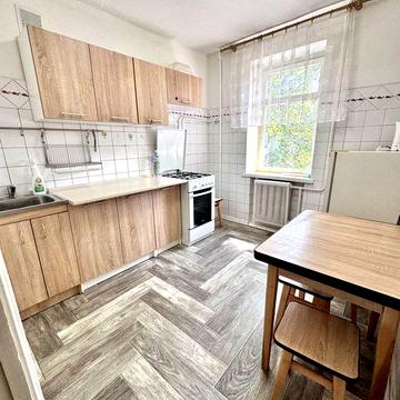 1-кімнатна. 3-тій поверх. Газ. метро Житомирська/Святошино 5хв пішки.
