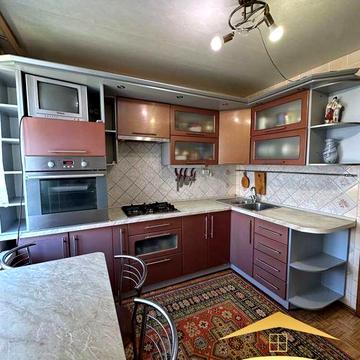 Продаж 3-к квартири на Пісках