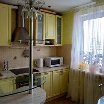 Анни Ахматової вул., 19
