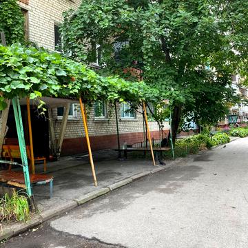 Дніпробудівська вул., 27