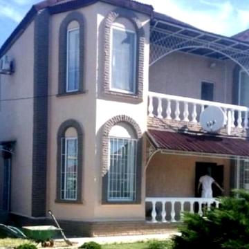 Дніпровська вул., 44