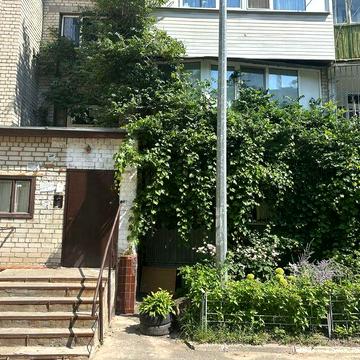 Продам 2 кімнатну квартиру. Печерська стм- 5хв. Лабораторний пров. 26А