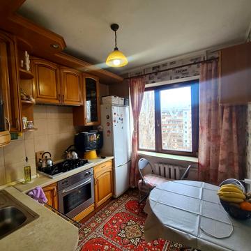 Князя Володимира Великого просп., 89