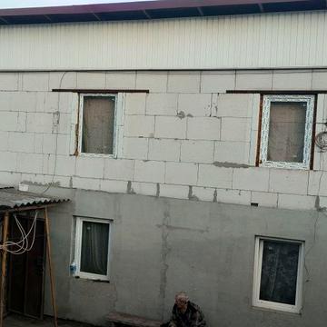 Продам дачный участок з домом в центре города.