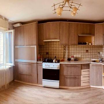 Продам трьох кімнатну на Бамі,по вул.бульв.Довженка,2