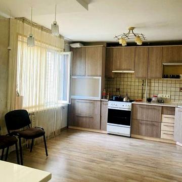 Продам трьох кімнатну на Бамі,по вул.бульв.Довженка,2