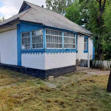 Продається будинок з присадибною ділянкою