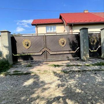 Продається будинок з міськими комунікаціями ремонтом та меблями