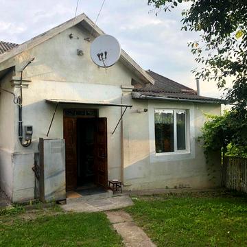 продається половина будинку. м.Бережани